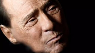 Netradiční odměna: Bývalý premiér Silvio Berlusconi slíbil fotbalistům svého klubu “autobus plný prostitutek”