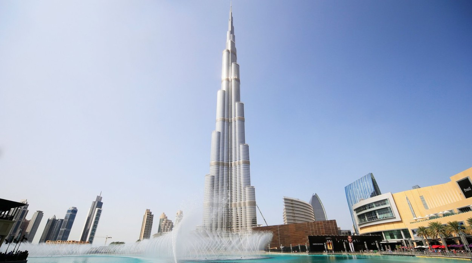 4.&nbsp;ledna se otevřela Burdž Chalifa. Umýt okna nejvyšší budově světa trvá 3 až 4 měsíce