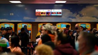 Padl čtvrtý nejvyšší jackpot v&nbsp;dějinách USA: Kolik činila výhra?