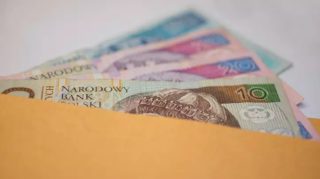 Poctivá nálezkyně: Na&nbsp;zastávce našla statisíce. Patřily ženě, která se bála vykradení