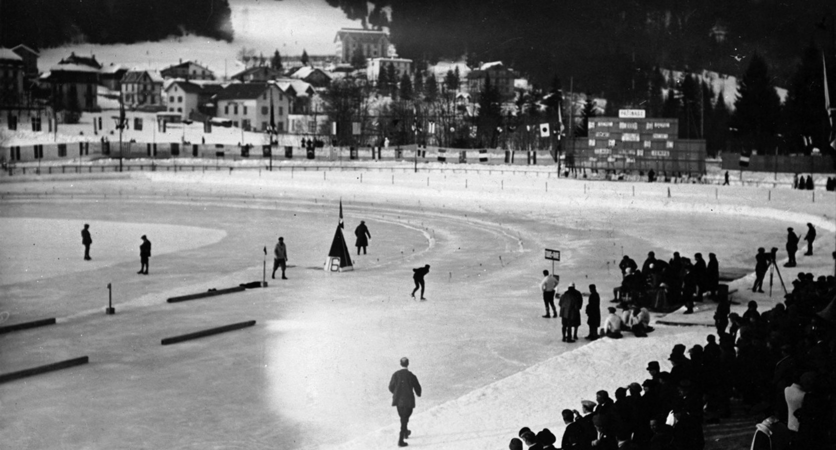 25. ledna se konaly první zimní olympijské hry. Na jejich vzniku má velkou zásluhu Čech Ořovský