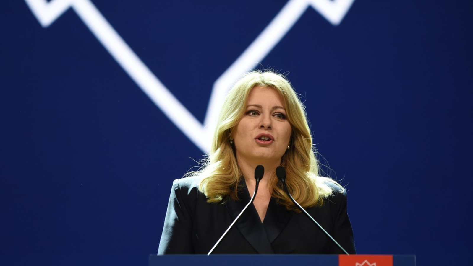 Zuzana Čaputová se setkala s&nbsp;rodinami zavražděných mladíků. Mrzí mě, že lidé stále zažívají ponížení kvůli své orientaci