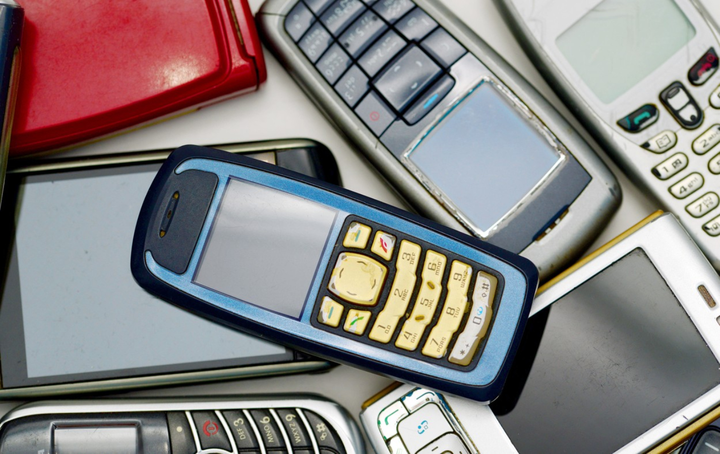 Češi jsou rekordmani v&nbsp;uchovávání starých mobilních telefonů