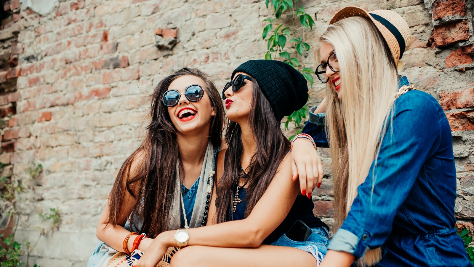 S dlouhými nehty budete vypadat starší. Co dalšího vám přidá roky?