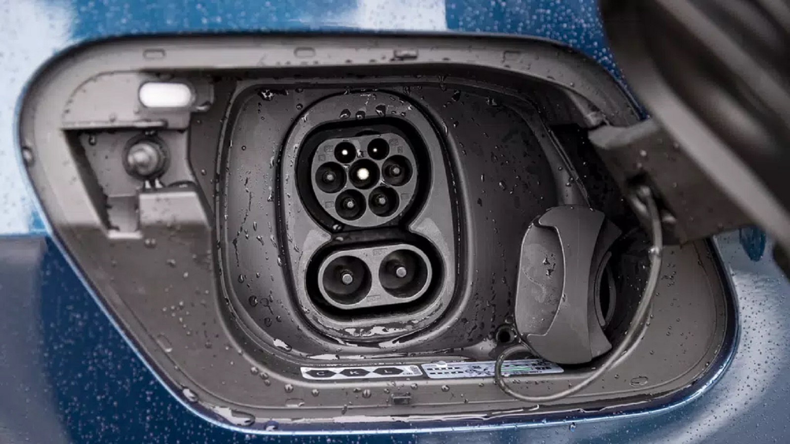 Reálná predikce? Počet elektromobilů a hybridů se prý za pět let zdvojnásobí