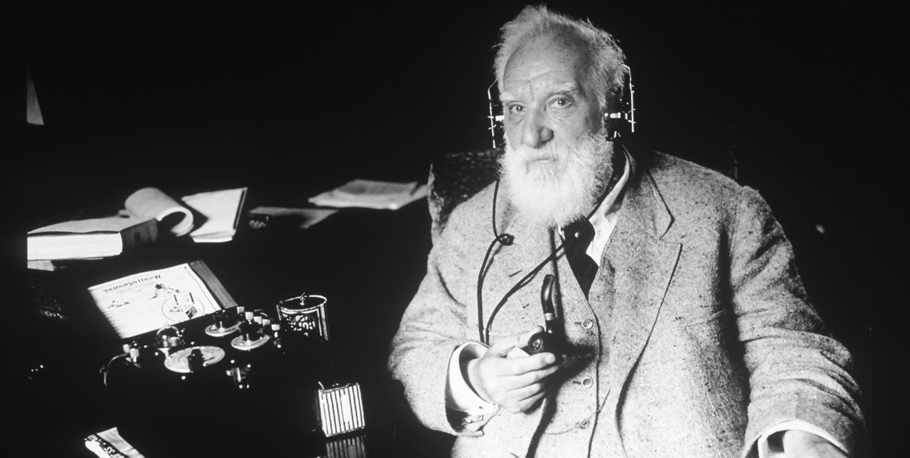 7. března proběhl první telefonický hovor. Bell nebyl jediný, kdo o patent zažádal
