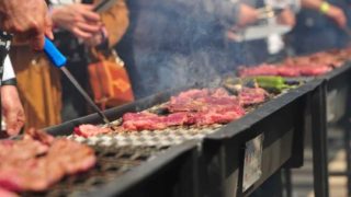 Nový zápis do Guinnessovy knihy rekordů: V&nbsp;Mexiku spolu grilovalo přes 2000&nbsp;lidí