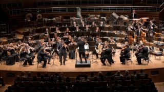 Dívky rušily souseda hlasitým poslechem hip hopu, tak jim to oplatil se symfonií