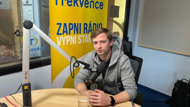 Lukáš Příkazký: Natáčení je jiná disciplína než divadlo. Občas člověk něco musí vzít, protože složenka se neptá