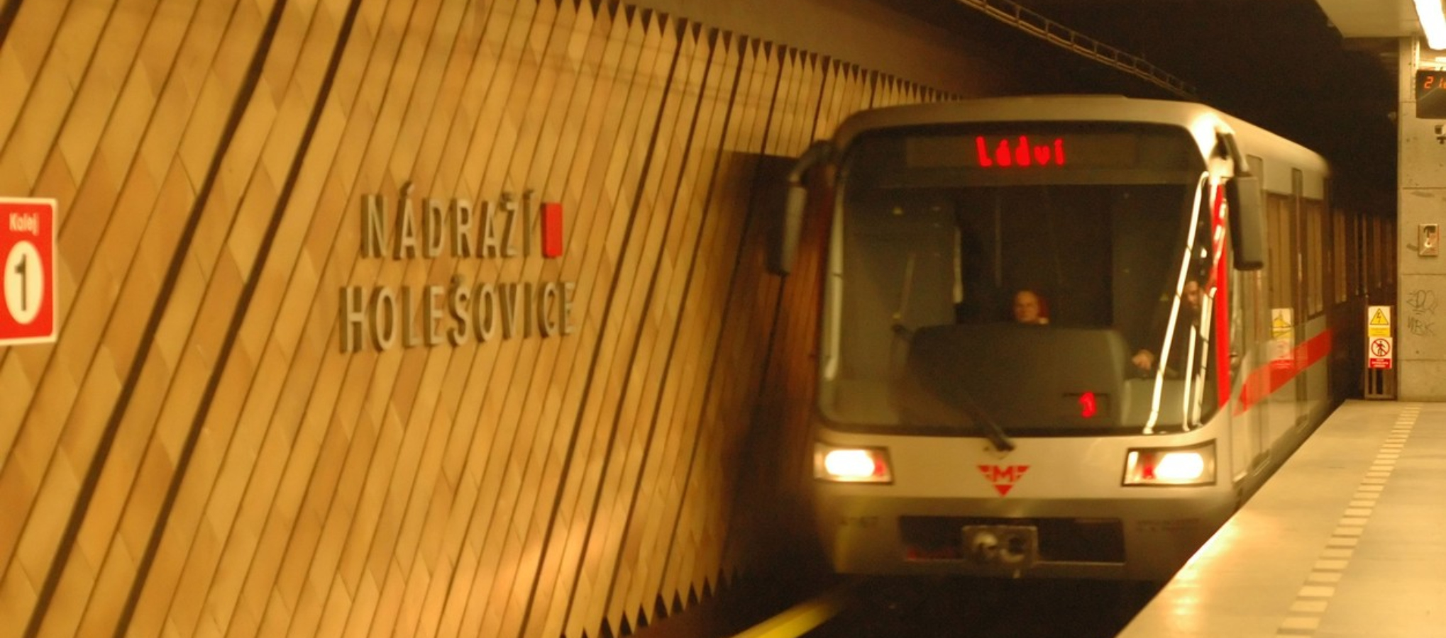 15.&nbsp;března se začalo v&nbsp;Česku budovat metro. Původně se měly v&nbsp;pražských tunelech prohánět tramvaje