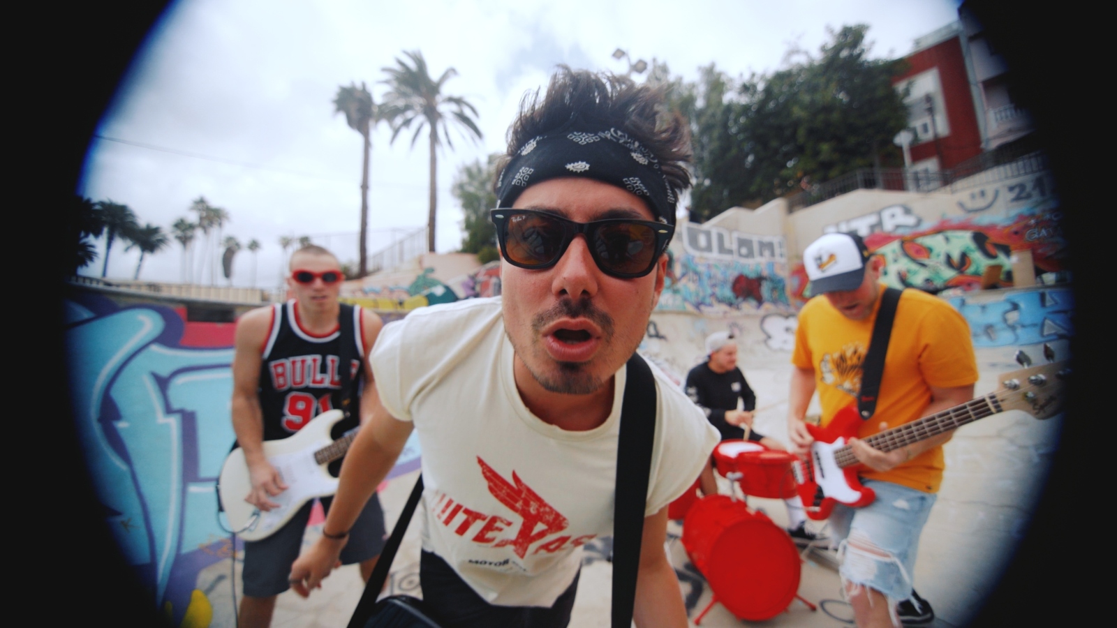 Zpátky do minulosti s&nbsp;Mirai! Kapela představuje nový energický videoklip k&nbsp;písničce Tenkrát