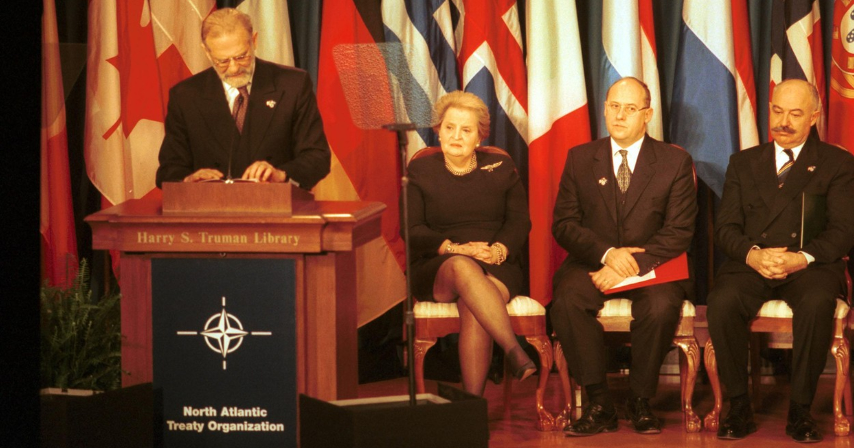 12. března vstoupilo Česko do NATO. Jeho součástí jsme už 24 let