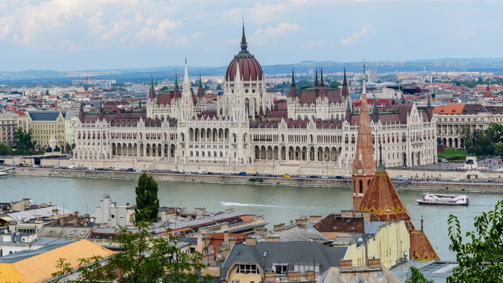Cestovatelé mají jasno. Nejkrásnější památkou je budova maďarského parlamentu