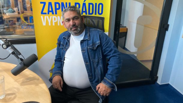 Zdeněk Godla: Když jsem poprvé točil postelovou scénu, měl jsem pocit, že podvádím manželku