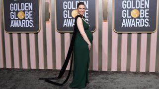 Dvojčátka skoro v&nbsp;padesáti letech! Herečka Hilary Swank se stala maminkou