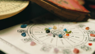 Měsíční horoskop: Duben se ponese v&nbsp;tónech upřímné a&nbsp;laskavé komunikace