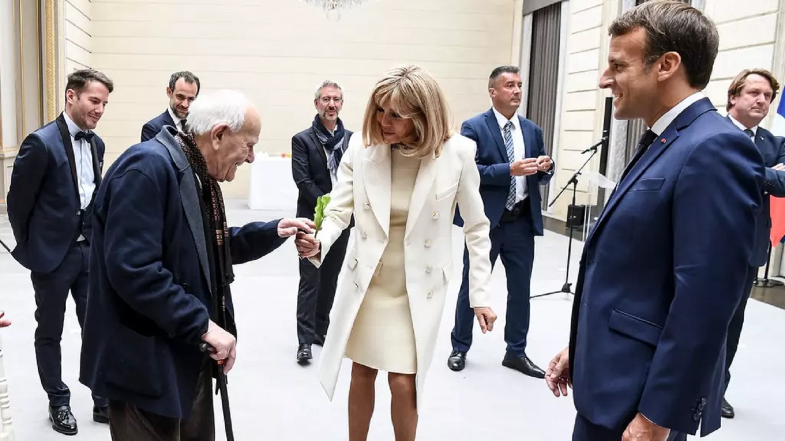 Obdivuhodné: Ve Francii ordinuje lékař, kterému je 101 let a do důchodu se nechystá
