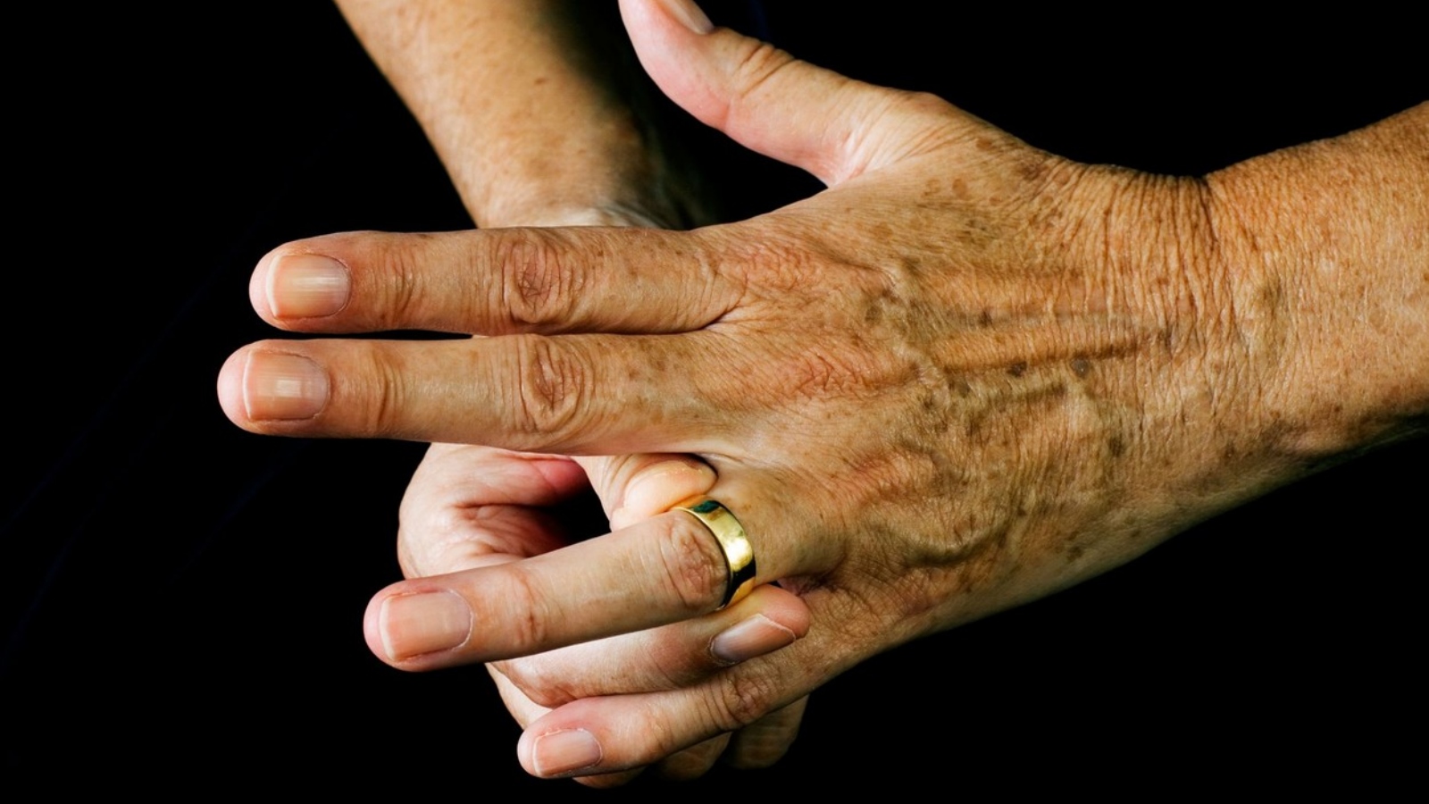 Další seniorka se stala obětí podvodu a přišla o 11 tisíc korun. Jen chtěla být zdravá
