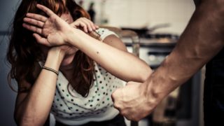 Modřina se vám uzdraví za 14 dní, ale to, co mi zůstalo na&nbsp;duši, jsou roky. Může doufat, že je to pryč, říká oběť domácího násilí