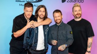 Žijí si v&nbsp;přepychu, ale situace na&nbsp;Ukrajině jim není jedno. Imagine Dragons natočili klip na&nbsp;frontové linii