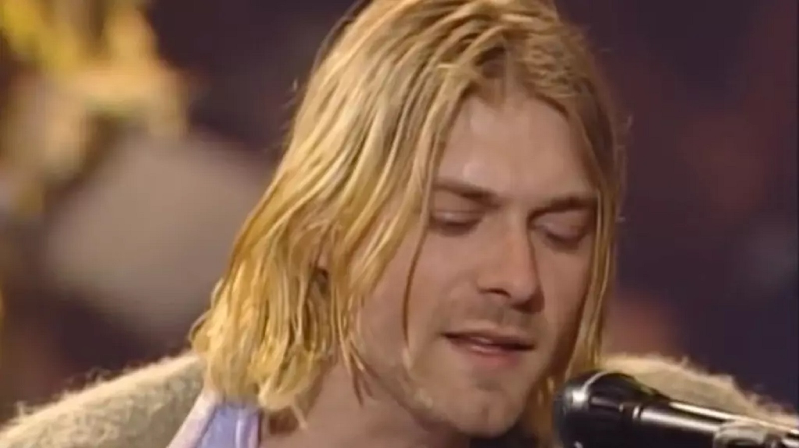 Neuvěřitelná cifra! Kytara, se kterou třískl Kurt Cobain, se vydražila za 13 miliónů
