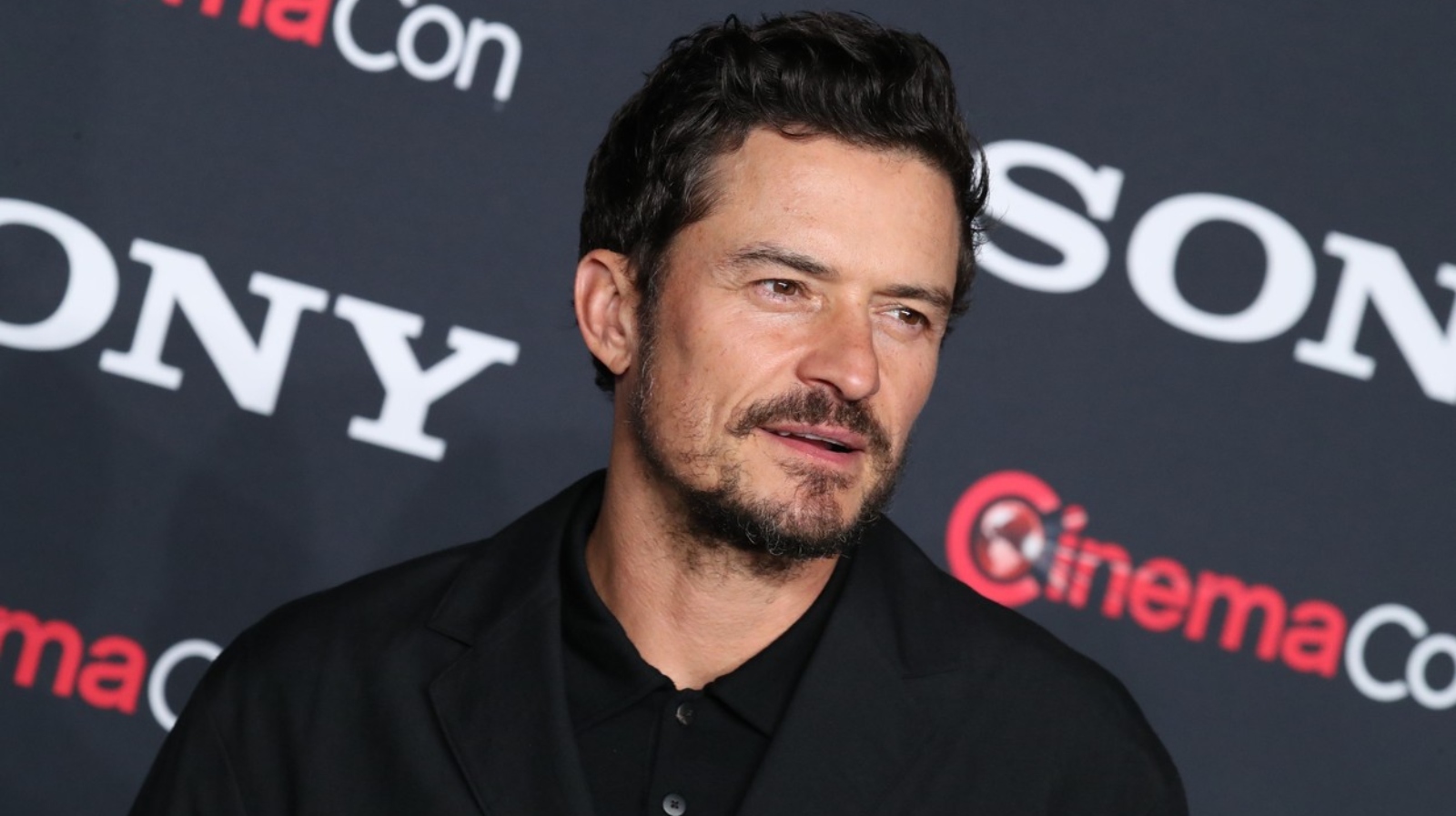 České pivo mu chutná. Novým ambasadorem Staropramenu se stal Orlando Bloom