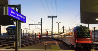 Cestující v&nbsp;rakouském vlaku byli zděšeni. V&nbsp;rozhlasu se místo zastávek ozýval projev Hitlera