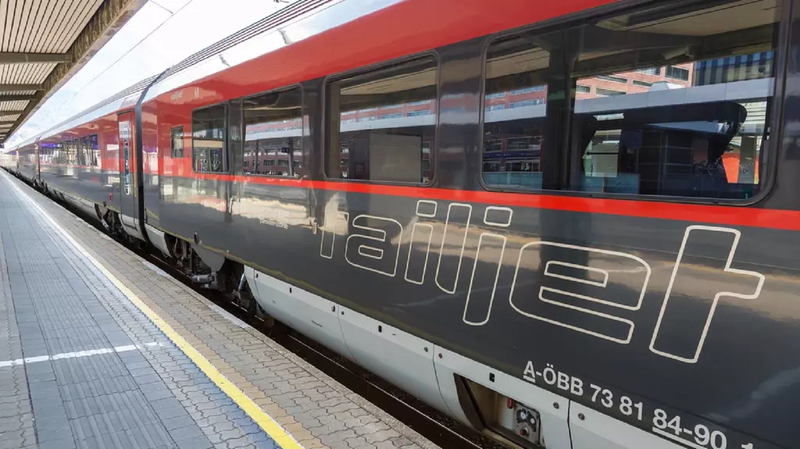 Podivný vtip: Dva muži pouštěli v&nbsp;rakouském vlaku záznam Hitlerova projevu, nyní čelí stíhání