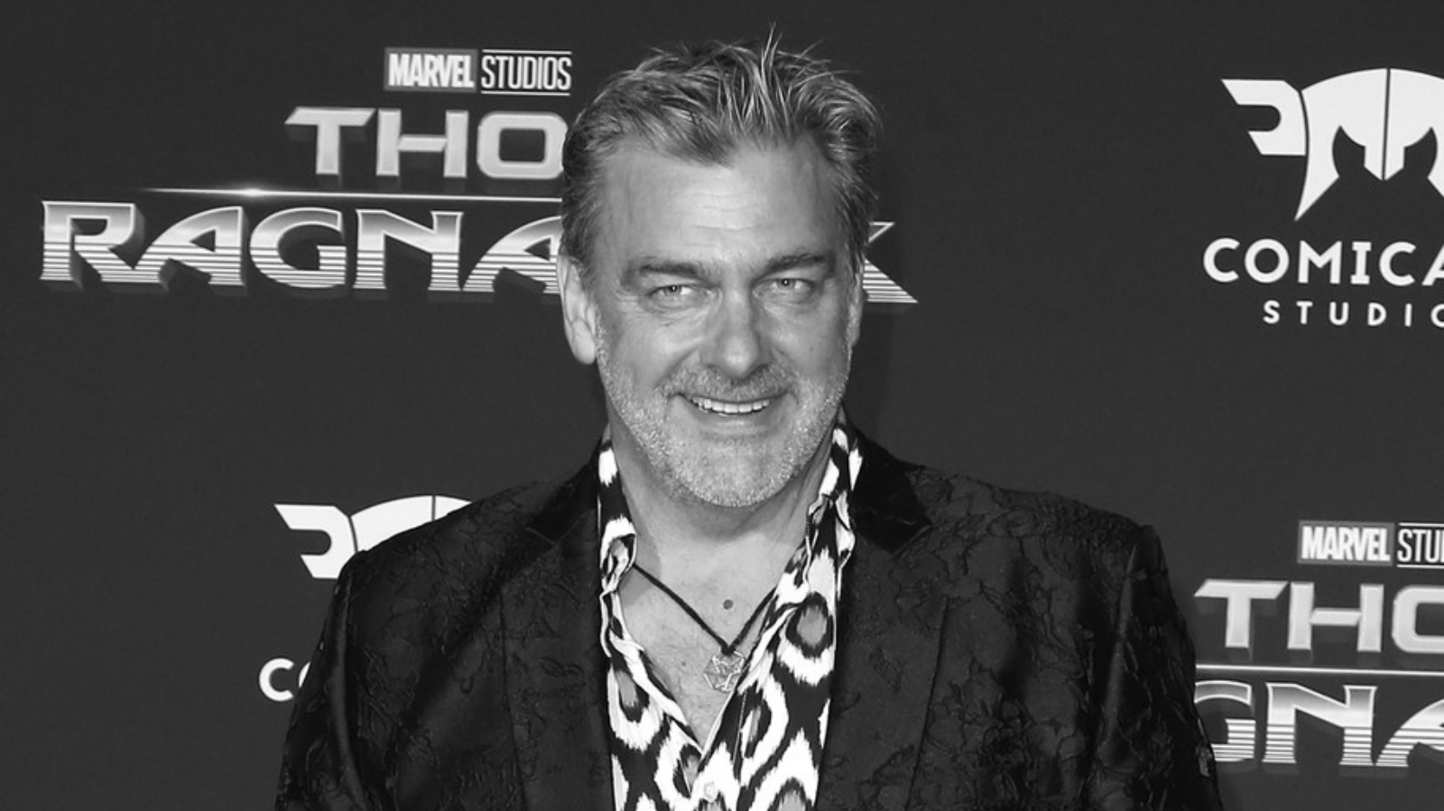 Hvězda filmů o Thorovi náhle zemřela. Herec Ray Stevenson by měl za pár dní 59 let