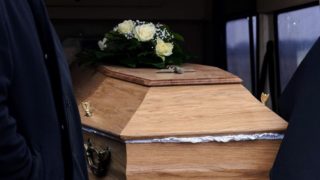 Prohlásili ji za mrtvou. Po&nbsp;čtyřech hodinách v&nbsp;rakvi se 76letá Ekvádorka probrala