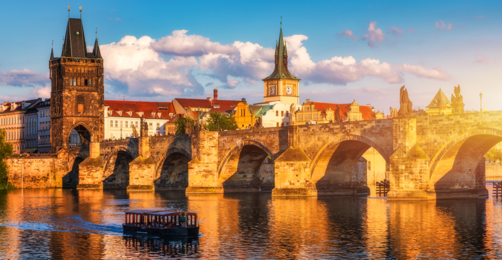 22. června dostavili Karlův most. Památka byla nejednou v ohrožení