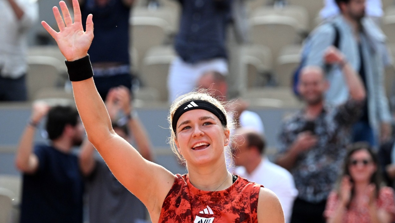Skvělá, famózní, excelentní! Karolína Muchová je ve finále Roland Garros, zahraje si proti světové jedničce
