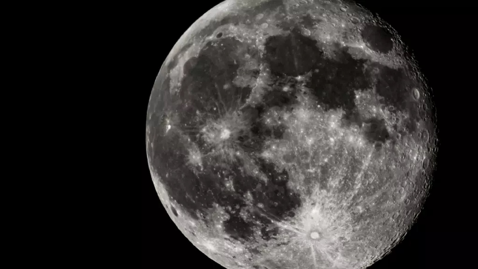 NASA chce v&nbsp;roce 2032 začít získávat suroviny z&nbsp;povrchu Měsíce