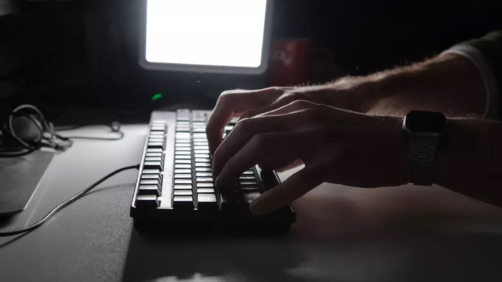 Jen dvě procenta dětí by se prý svěřila rodičům s vydíráním na internetu