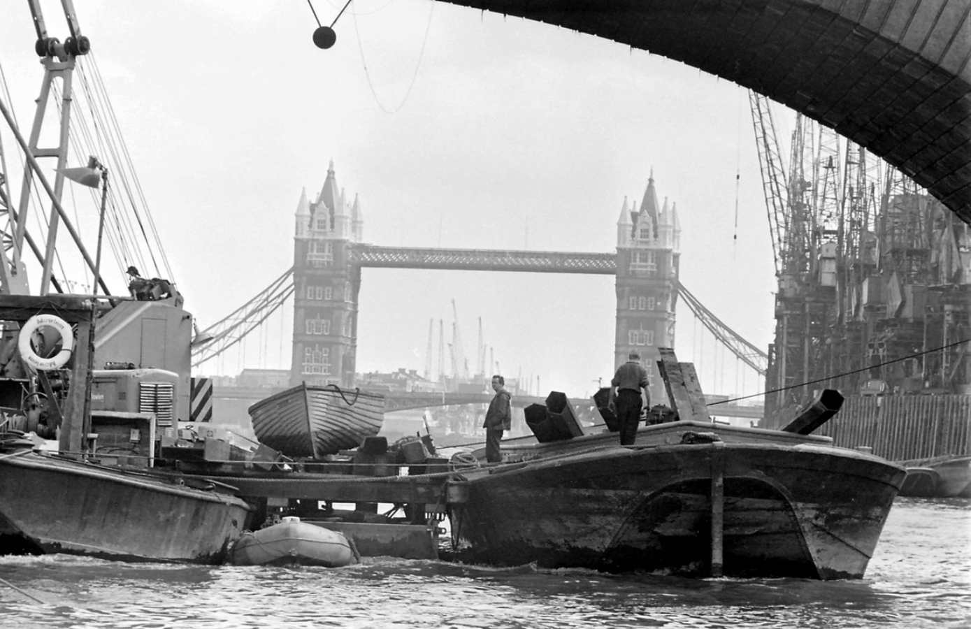 30.&nbsp;června se otevřel nejpěknější most přes řeku Temži. Tower Bridge je symbol Anglie