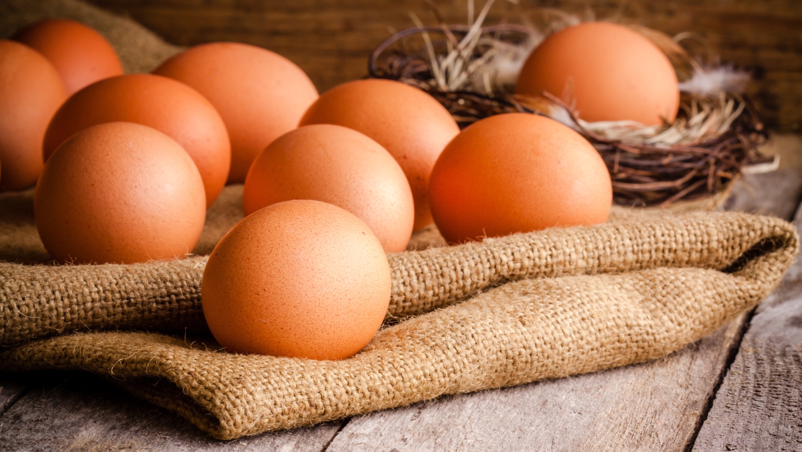 Vejce jako superpotravina. Snižuje cholesterol, má v&nbsp;sobě spoustu vitamínů a&nbsp;je vhodné i&nbsp;při&nbsp;redukční dietě