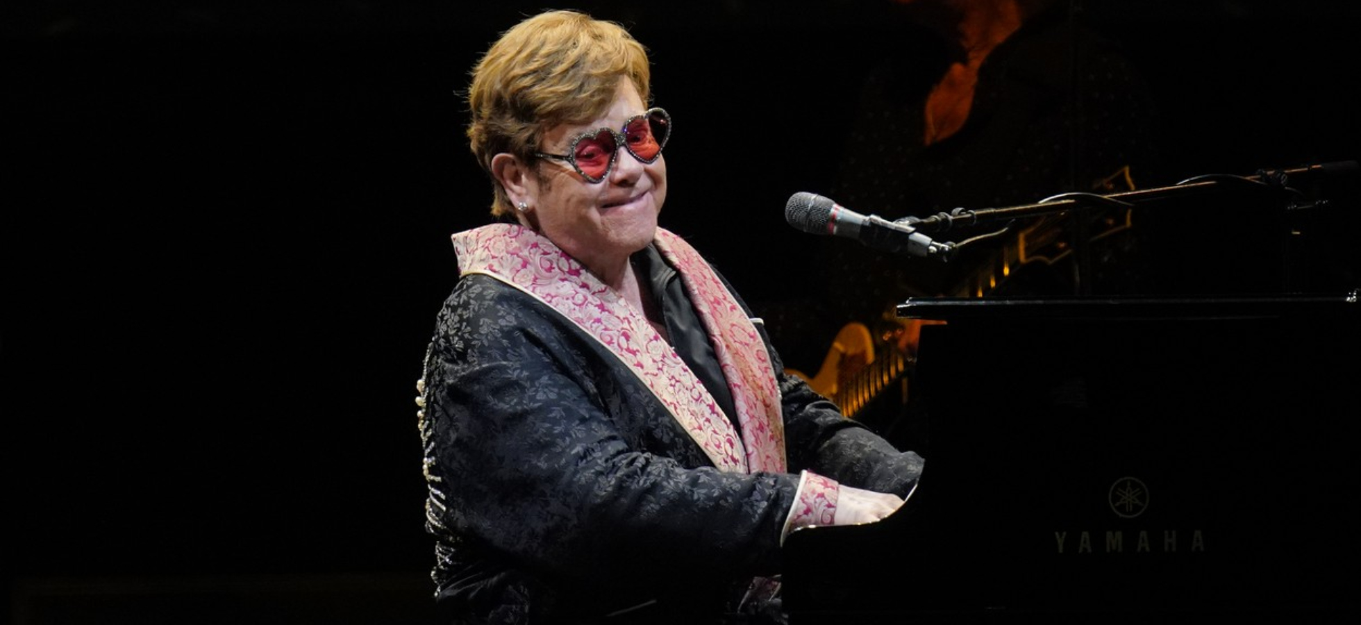Elton John do pěveckého důchodu neodchází. Fanoušky bude bavit na jednorázových akcích