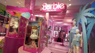 Prodejci slaví: Nový film zvýšil v&nbsp;Česku zájem o&nbsp;hračky Barbie až o&nbsp;stovky procent