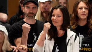 Hollywood je ochromený: Herci se přidali ke stávce scenáristů