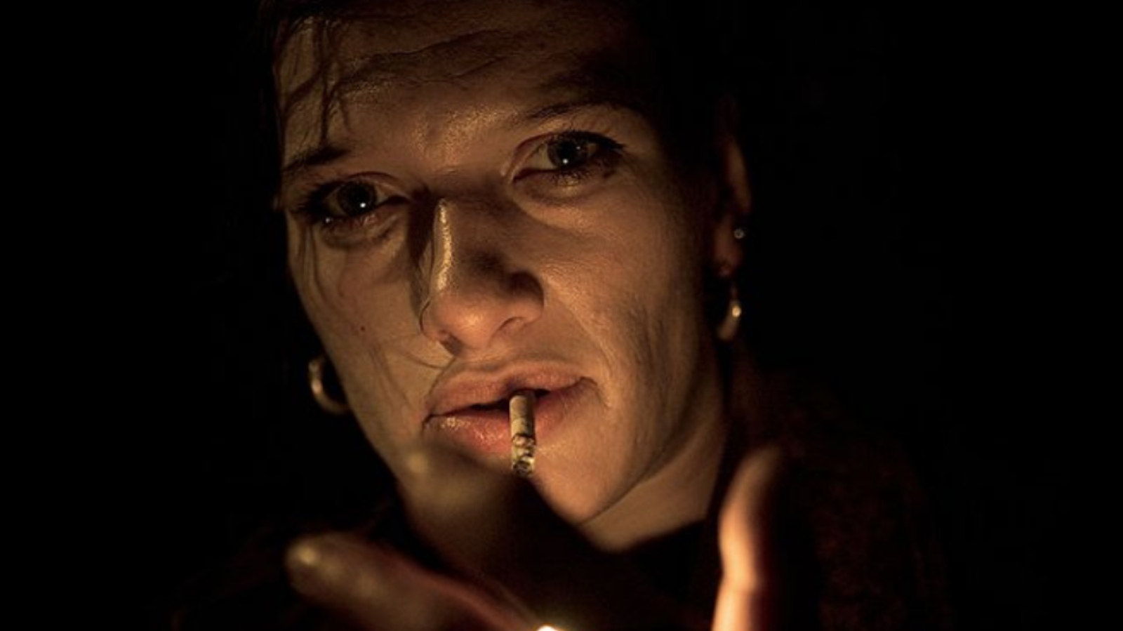 Narkomanka Katka je stále na&nbsp;dně. V&nbsp;pražských ulicích se válí po&nbsp;zemi pod vlivem drog