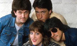 Hitovka týdne: Katrina and The Waves – Walking On Sunshine