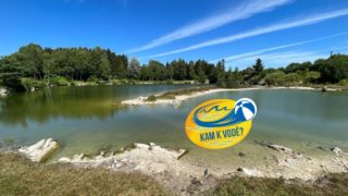 Dolní Rožínka nabízí travnaté pláně a&nbsp;tysrkysovou vodu vhodnou ke koupání pro&nbsp;děti i&nbsp;pro&nbsp;plavce