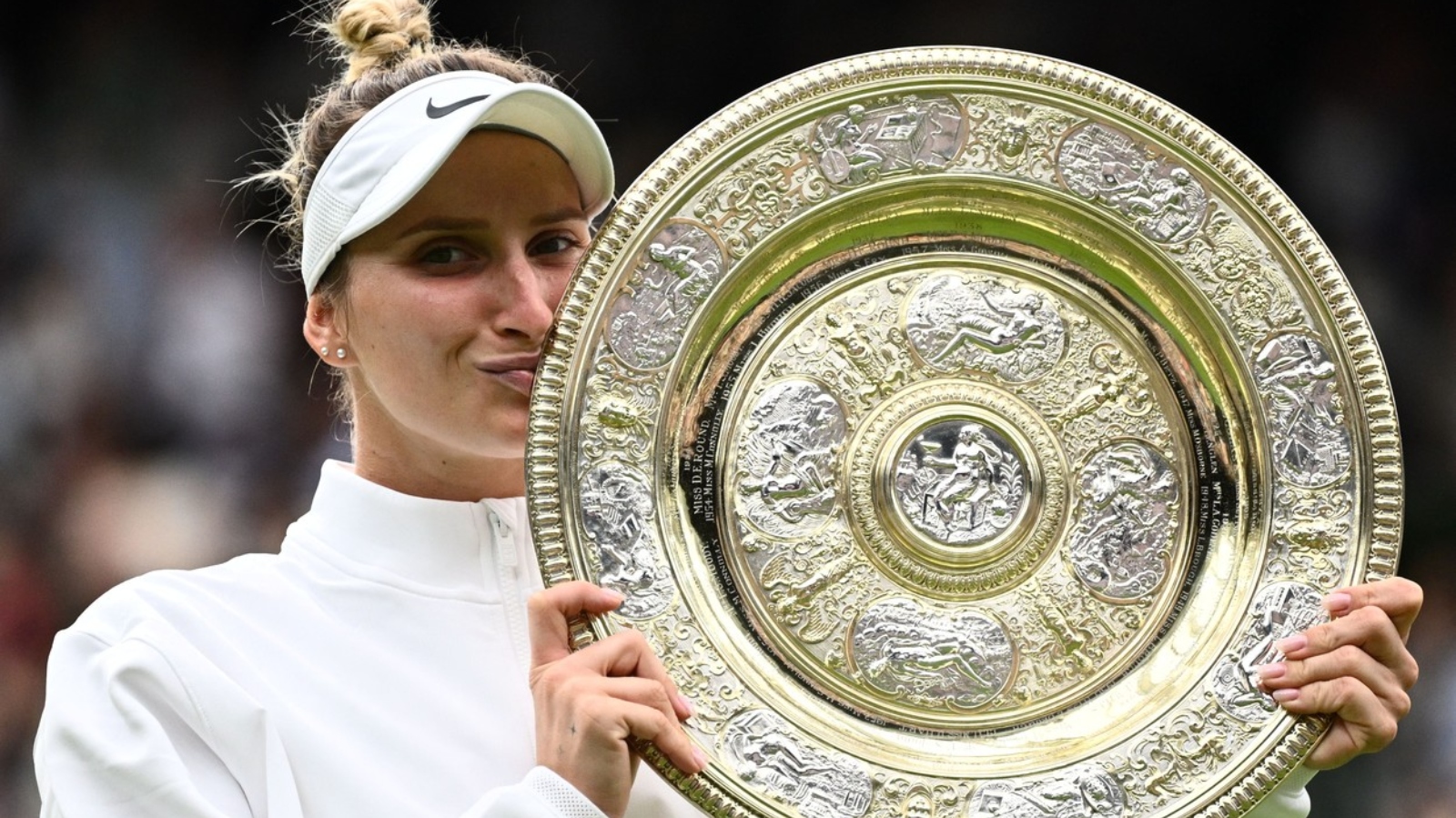 Pohádkový příběh! Markéta Vondroušová vyhrála Wimbledon, zvítězila ve dvou setech