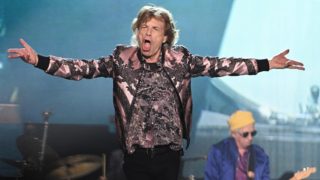 Legendární Mick Jagger slaví 80.&nbsp;narozeniny! Slavil v&nbsp;soukromém klubu a&nbsp;zasypaly ho záplavy gratulací