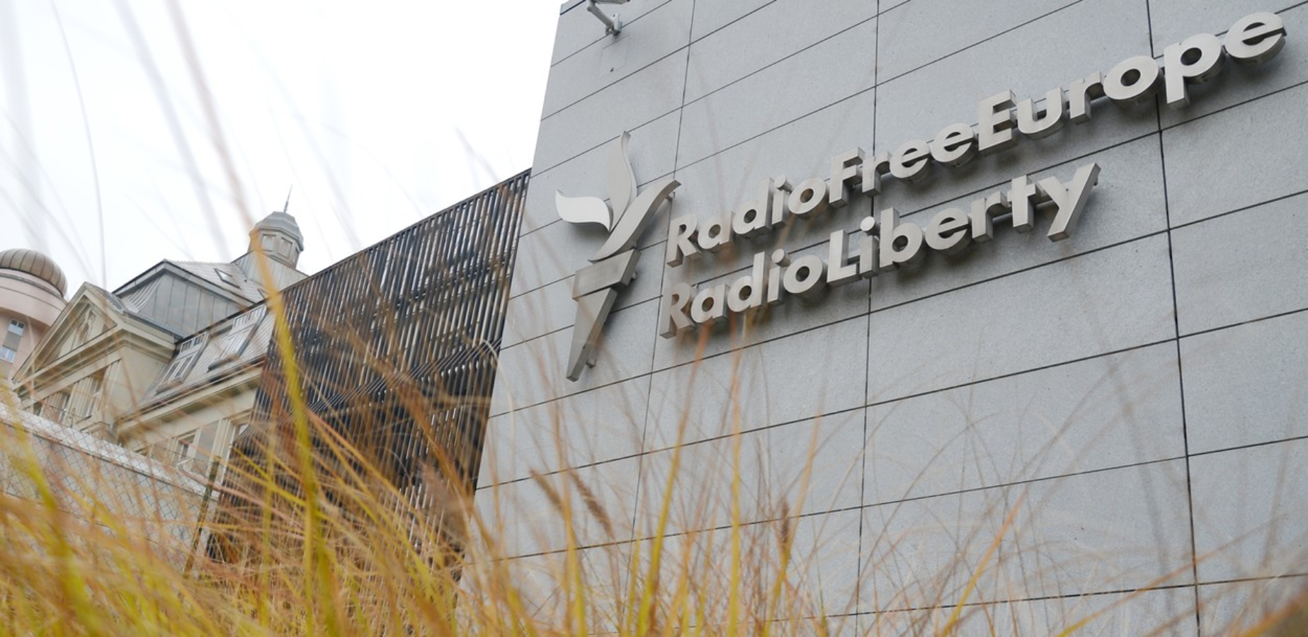 4.&nbsp;července zahájilo vysílání rádio Svobodná Evropa. K&nbsp;lidem se začala dostávat pravda