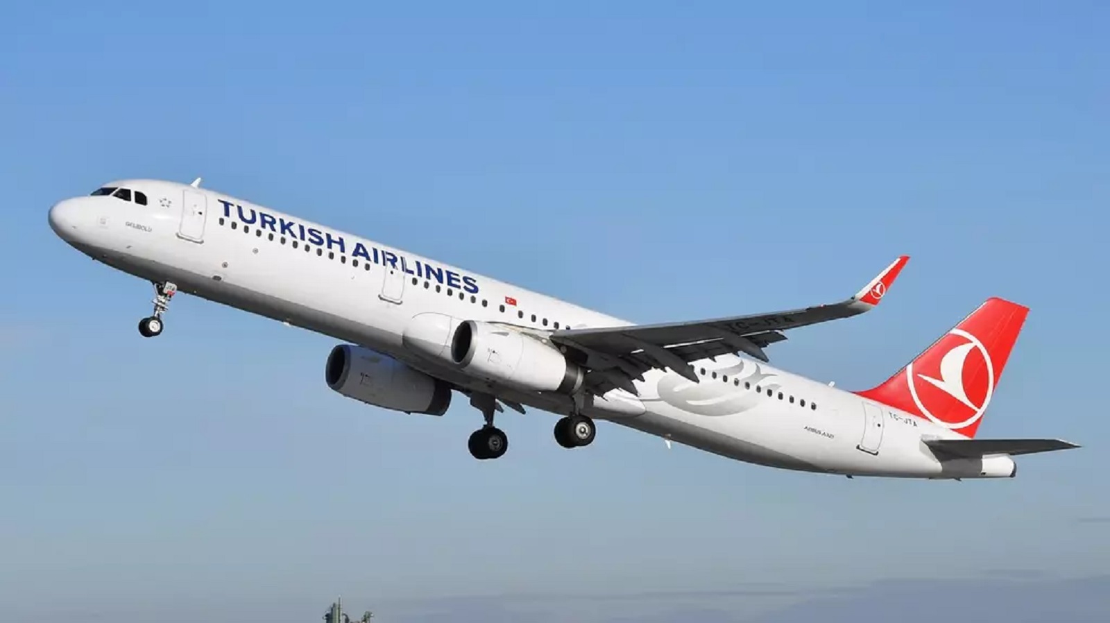 Pracoval u&nbsp;aerolinek přes třicet let. Teď dostal výpověď, protože upozornil na&nbsp;riziko modlení se za letu