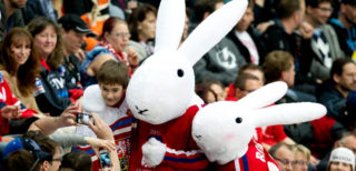Bob a&nbsp;Bobek se vrací! Králíci z&nbsp;klobouku budou maskoty hokejového MS 2024 v&nbsp;Česku