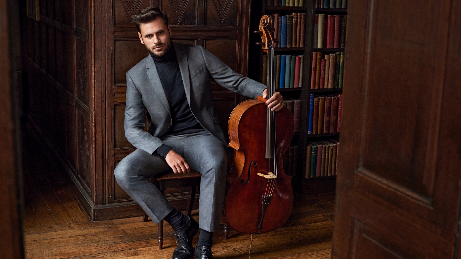 V rámci svého prvního sólového turné se violoncellista HAUSER zastaví také v Praze