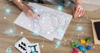 HOROSKOP: Ryby, hvězdy vám signalizují nové seznámení. Dařit se bude milencům i&nbsp;manželům