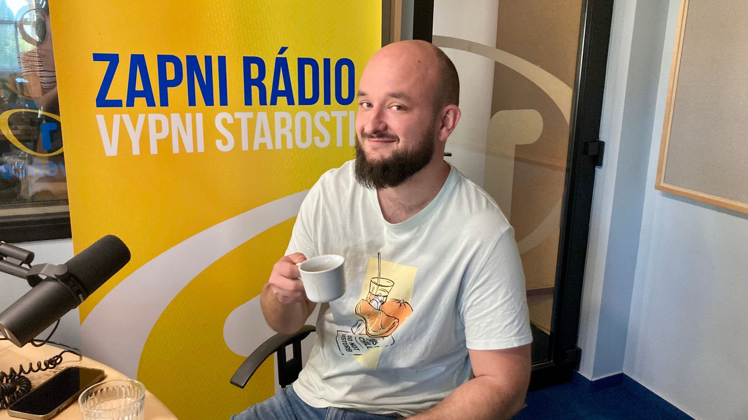 Pokáč pozval Miss Gabrielu Laškovou na&nbsp;natáčení V&nbsp;Peřinách a&nbsp;vydal nové album